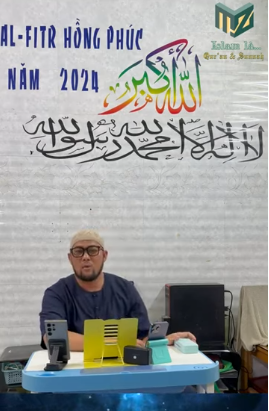 بعض آداب شرب الماء في الإسلام (باللغة الفيتنامي)