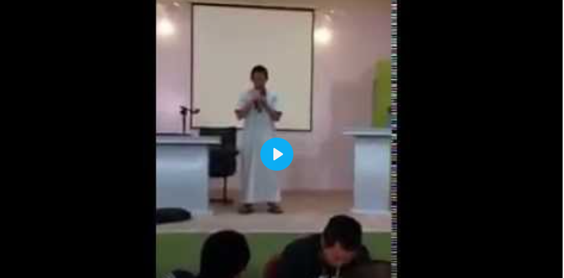 صيني يقرأ القرآن من أجمل ما يمكن أن تسمع